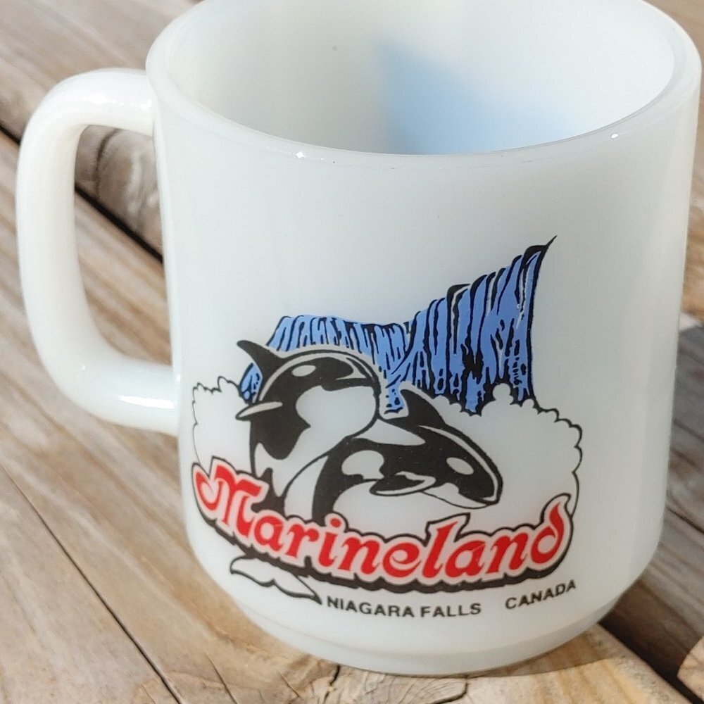 Vintage Milk Glass Marine Land Niagara Falls Canada Mug